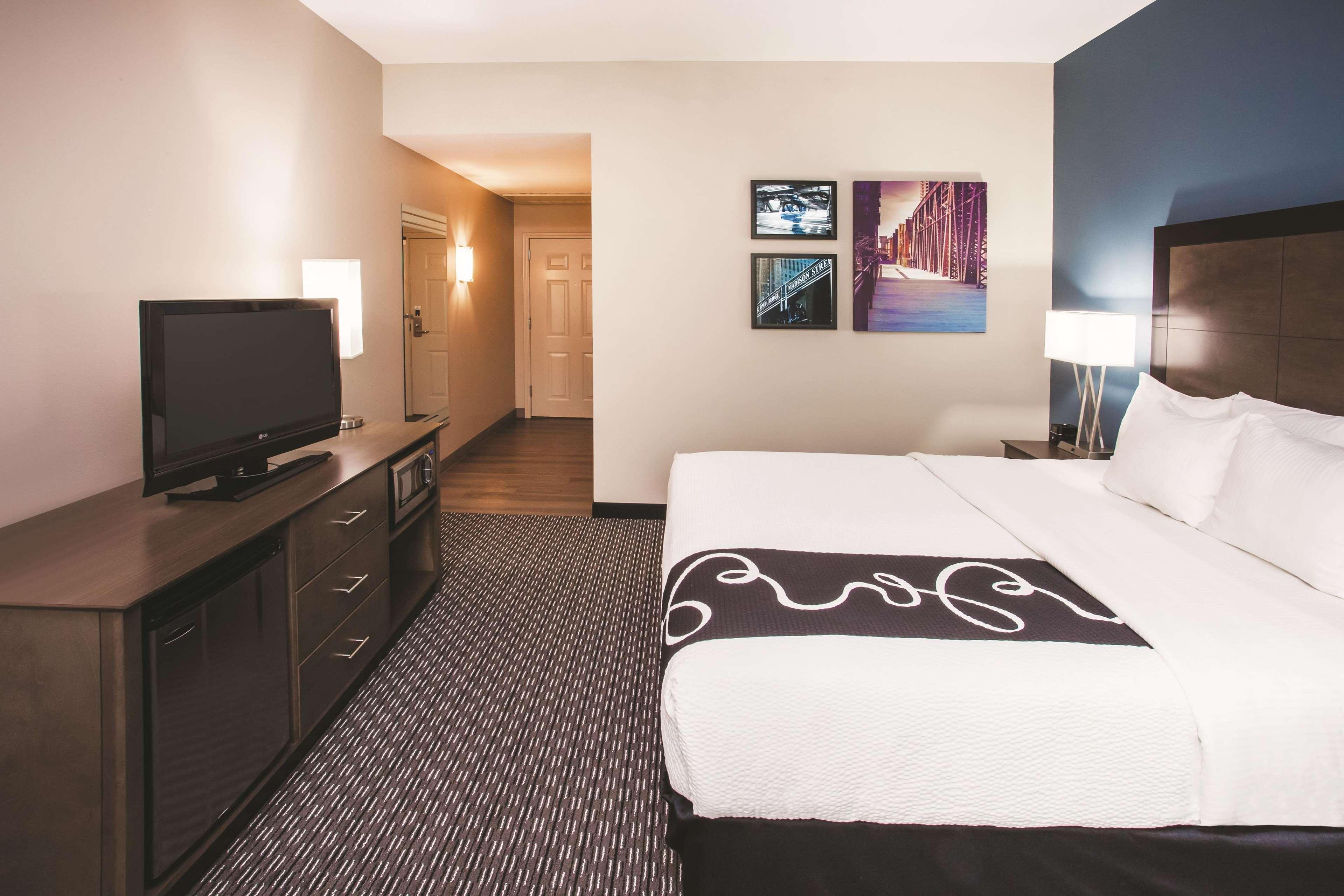 La Quinta By Wyndham Chicago Downtown Hotel Exterior photo